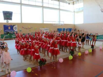 Exhibición de Gimnasia Rítmica y Ballet de las Escuelas Deportivas Municipales de Alcalá del Río.