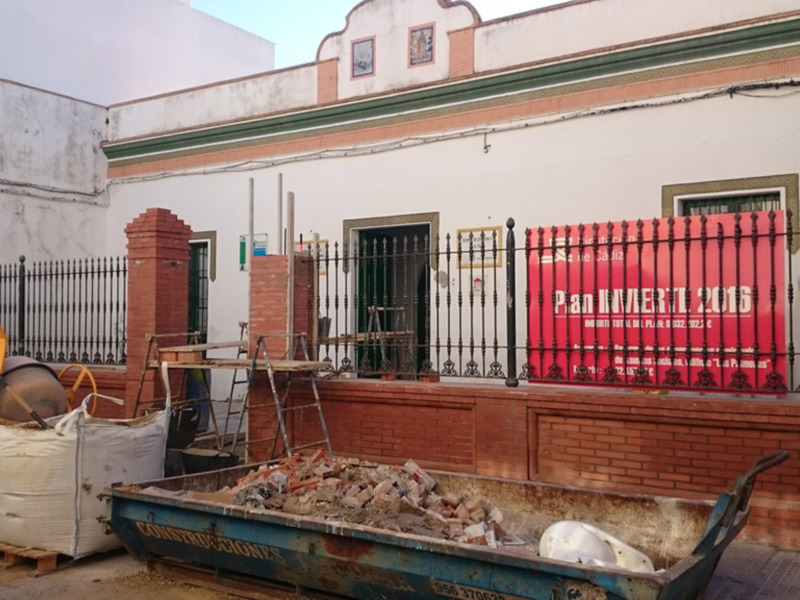 Chipiona rehabilita el edificio municipal de Las palmeras mediante el   Plan Invierte de Diputación