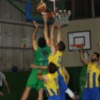 El líder se exhibe en el derbi de Primera Nacional masculina de baloncesto