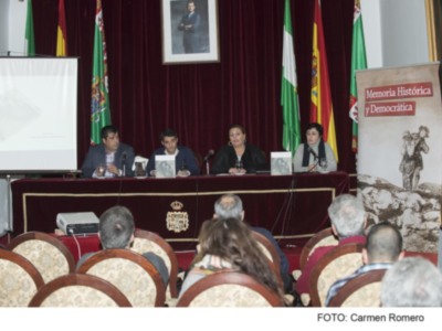 La obra ‘1937. Éxodo Málaga-Almería’ cifra en 300.000 el número de refugiados que huyeron por la carretera de la costa