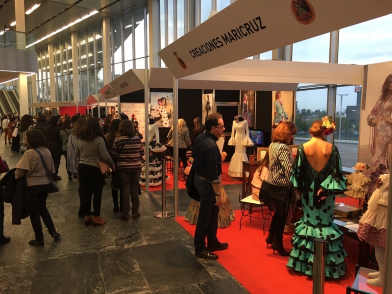 La 23 edición de SIMOF celebrada como gran novedad en el Nuevo Palacio de Congresos de FIBES ha contado con 32 pasarelas profesionales, 46 diseñadores