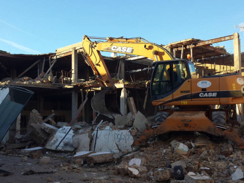 Isabel Jurado afirma que el proceso de demolición de la nave de calle Manzano comenzó hace dos meses