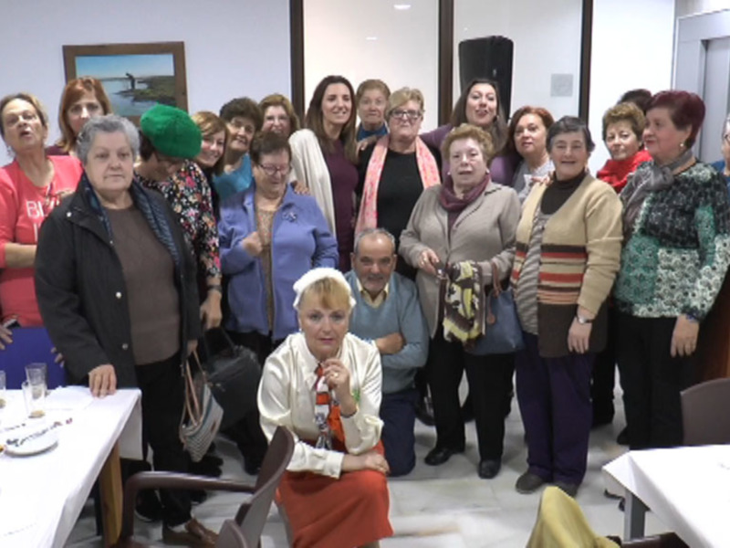 Los usuarios del centro de mayores conmemoran el 28 de febrero con un desayuno típico andaluz