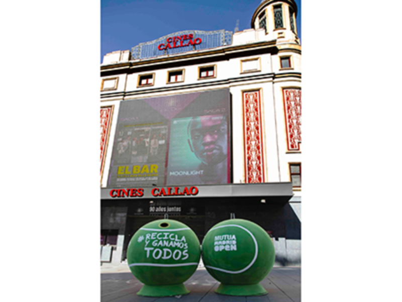 Ecovidrio y el Mutua Madrid Open llenan Madrid con pelotas de tenis gigantes para promover el reciclaje de vidrio