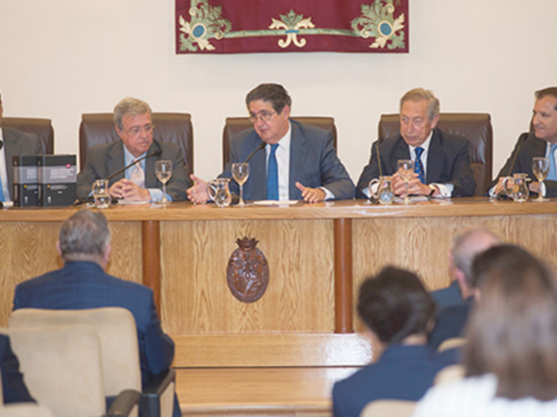Presentación en el Colegio de Abogados de un Tratado de Procedimiento Administrativo