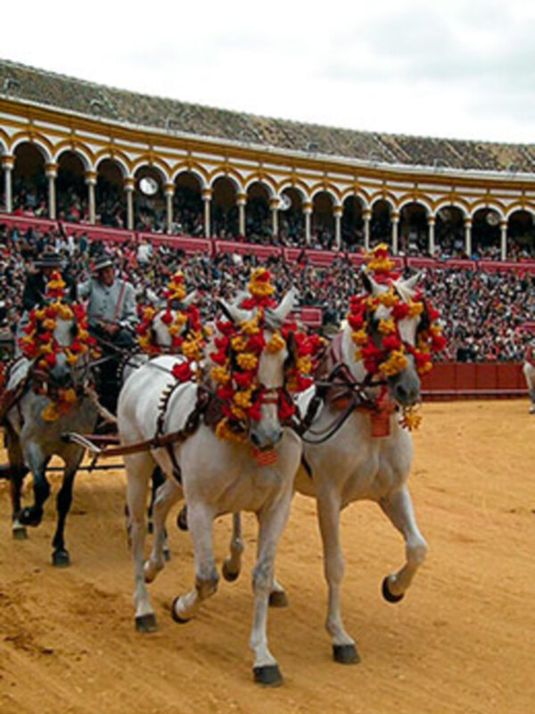 Un viaje al Siglo XIX en los enganches de la Feria Sevillana 2017