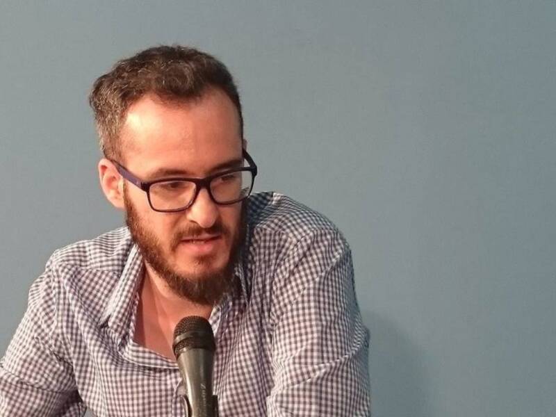 Antonio Valderrama, a solo unos días de presentar su primera novela "Hombres Armados"