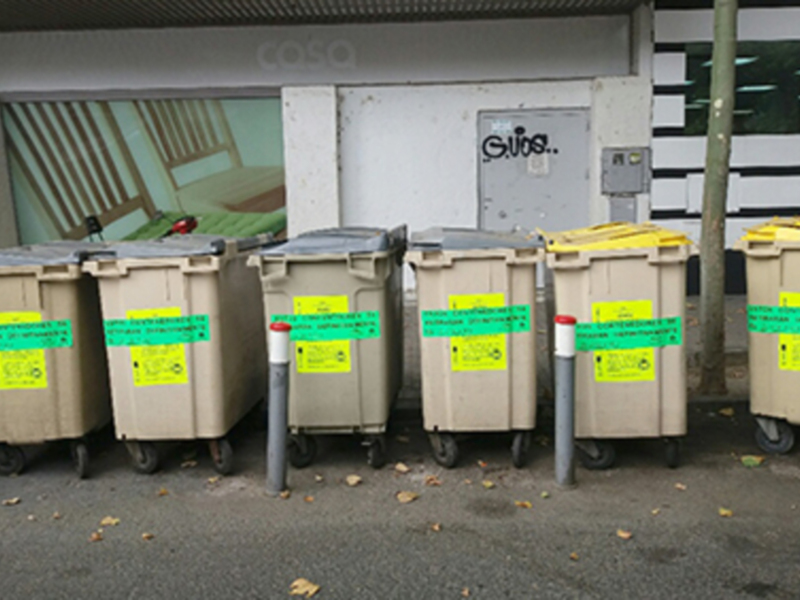 Retirada de contenedores de basura en la Plaza de la Gavidia
