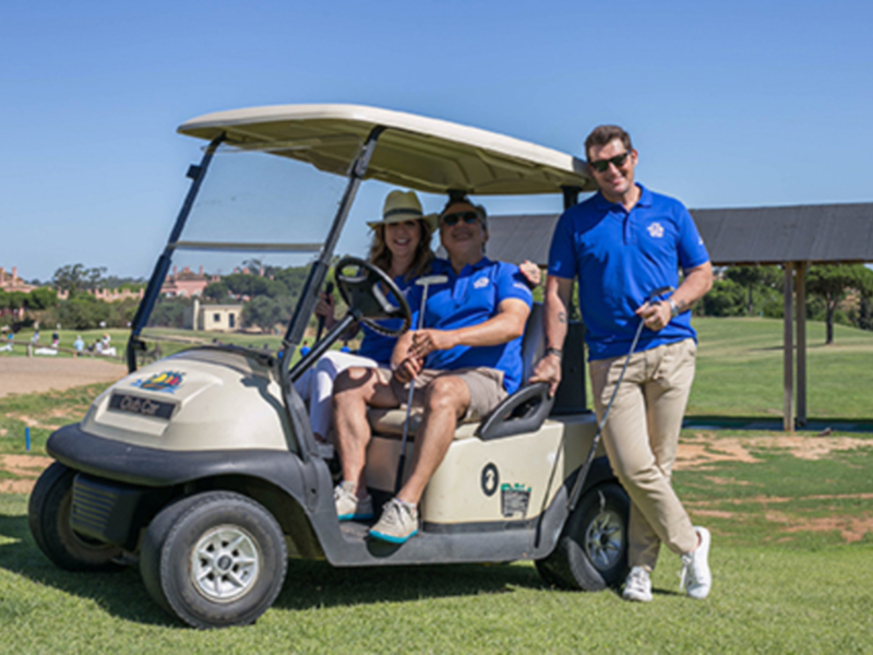 Clase de golf con los famosos de la gala benéfica de Islantilla