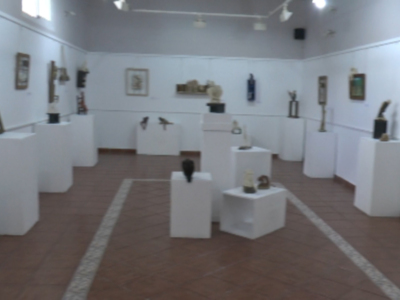 Esculturas y cerámicas  'En el espacio' de Lola Jiménez para recrearse en El Chusco