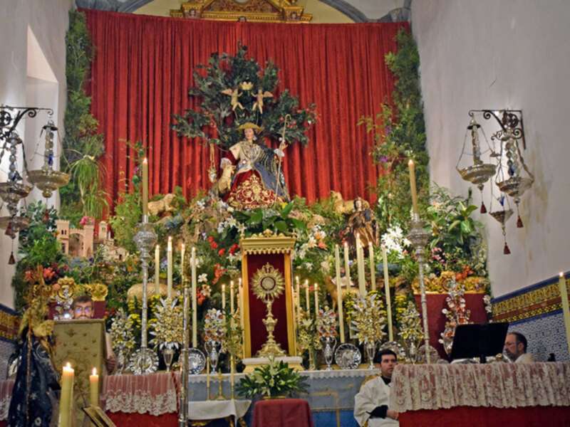 La Divina Pastora ya preside el Risco para su extraordinaria Novena.