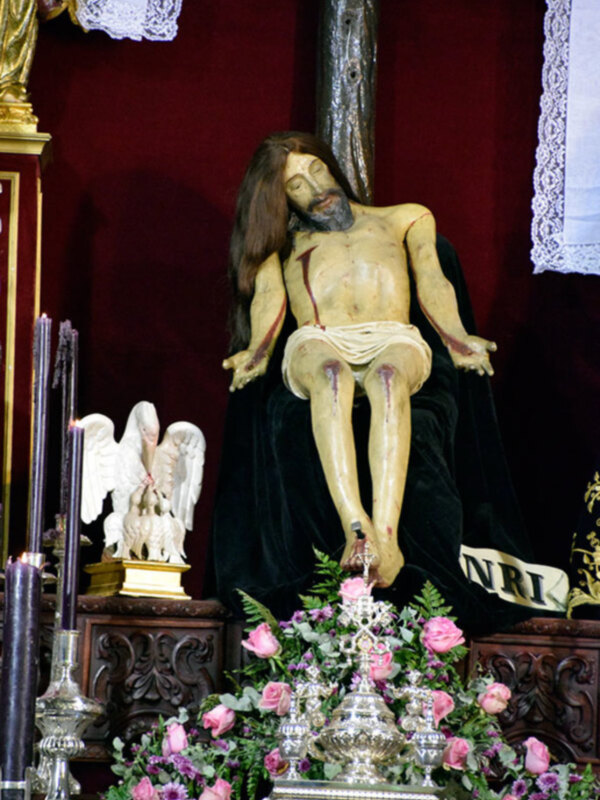 Cultos al Cristo Yacente de la Misericordia de la Hermandad de la Soledad de Alcalá del Río.