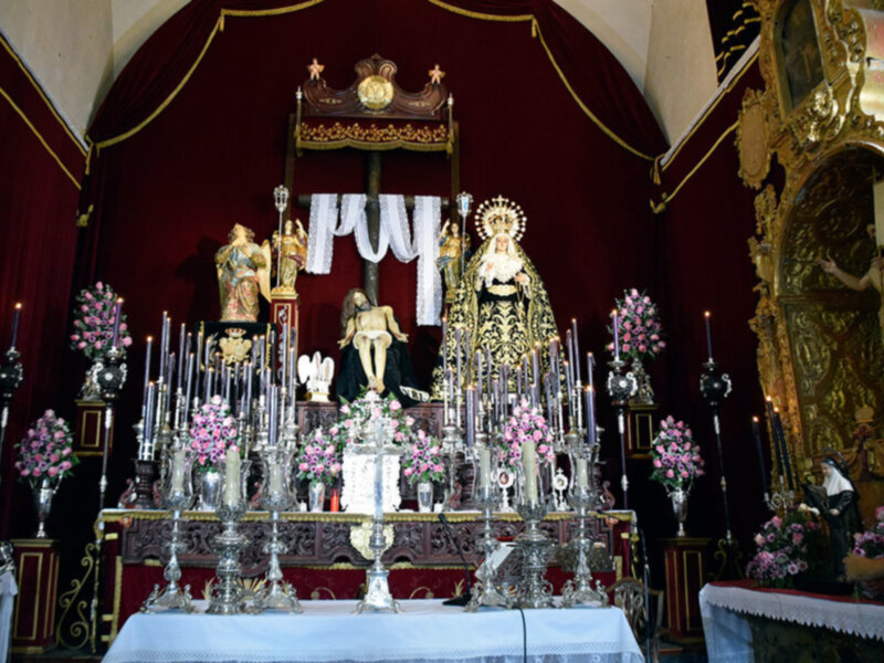 La Hermandad de la Soledad celebró el quinario del Cristo Yacente en Alcalá del Río.