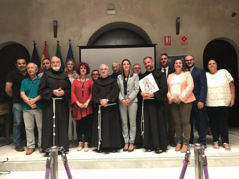 La Comunidad Franciscana ha sido homenajeada hoy por su colaboración para mantener la declaración como 'Municipio Turístico'