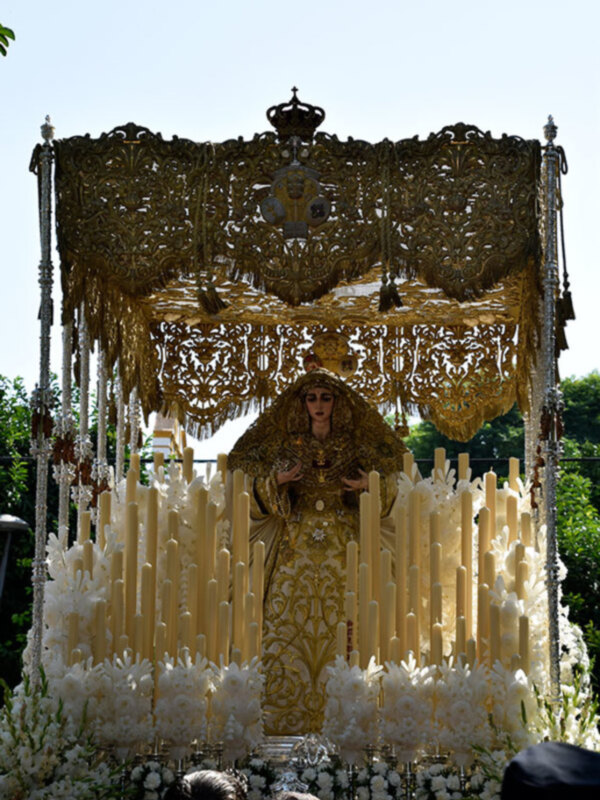 El arrabal de Triana despidió a su virgen de la salud para su Coronación Canoníca