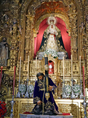 La imagen cristifero de la titular de la Esperanza de Triana restaurado por Pedro Enrique Manzano