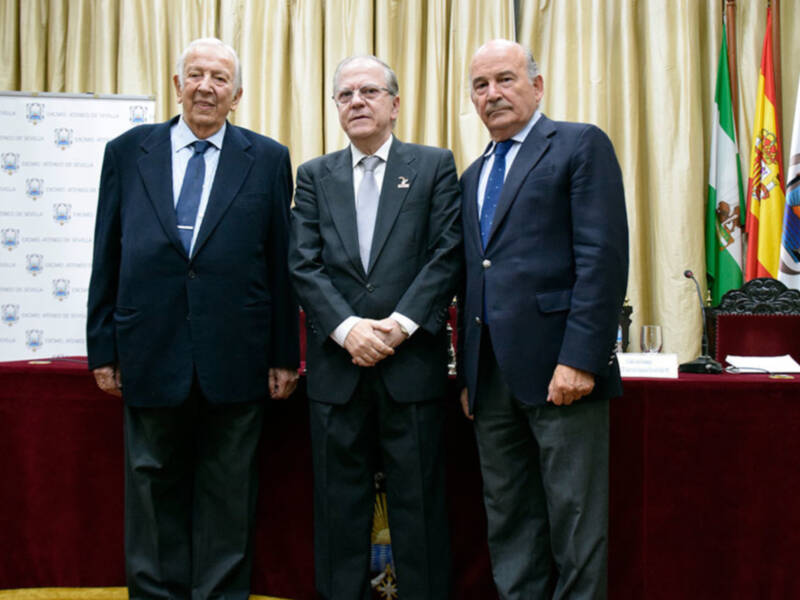 El Ateneo Sevillano conmemoró las bodas de plata de la Expo´92 con una conferencia de Manuel Olivencia.