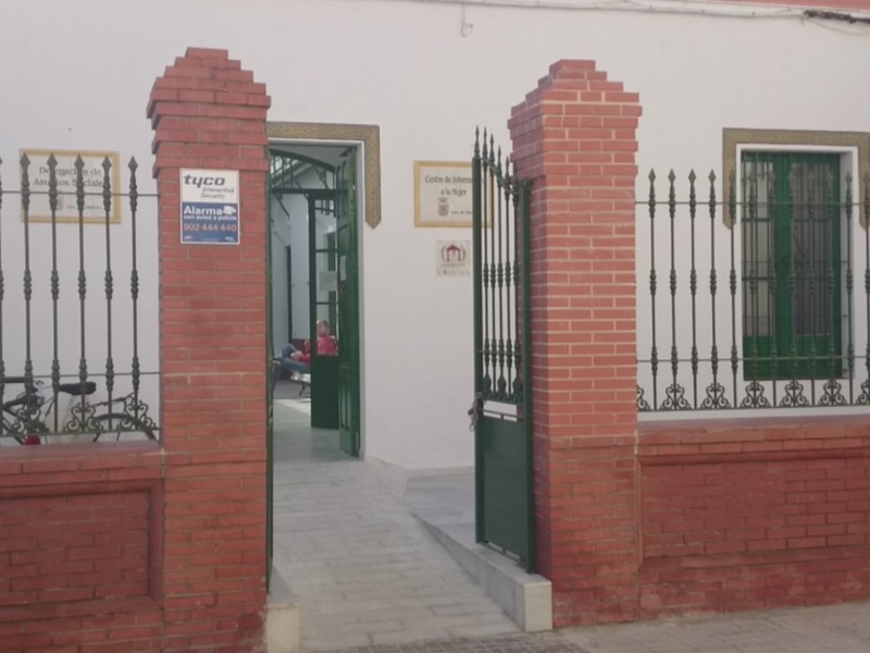 Chipiona recibe de la Junta la subvención destinada al mantenimiento de los servicios municipales de atención a la mujer que asciende a 46.054 euros