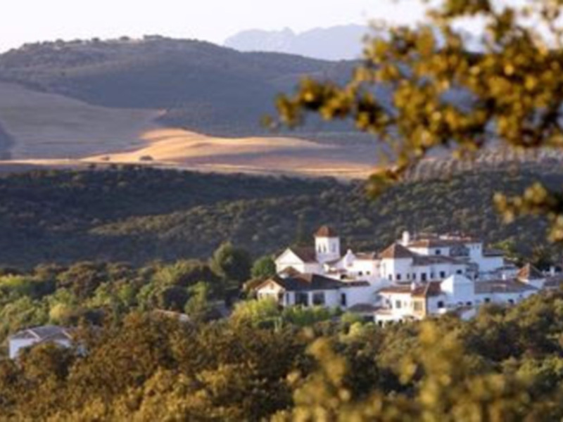 La Guía Michelín reconoce nuevamente La Bobadilla, a Royal Hideaway Hotel como uno de los mejores hoteles de España.