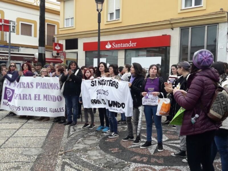 La huelga feminista de hoy 8 de marzo se vive en Chipiona con una marcha y una concentración reivindicativas