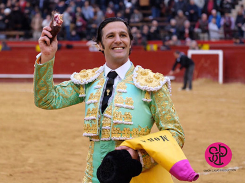 Oreja de ley para David Mora ante un gran toro de Alcurrucén
