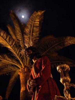 Ana Belén Castro vencedora en el concurso fotográfico sobre la Semana Santa de Chipiona de Nuevas Generaciones