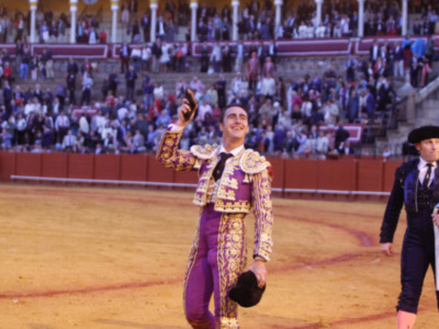 El Fandi corta una oreja y Padilla da una vuelta al ruedo