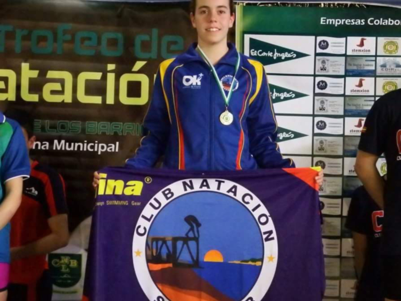 La joven nadadora chipionera Laura Benítez afronta este fin de semana una oportunidad de clasificación para los campeonatos de España y de Andalucía