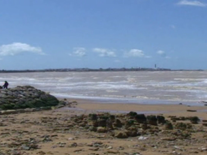 La Alcaldesa y el delegado de Playas piden a Medio Ambiente  retomar el proyecto del paseo marítimo de Montijo y restablezca la escollera
