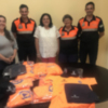 Los voluntarios de Protección Civil que prestarán sus servicios en las playas reciben la nueva indumentaria de verano