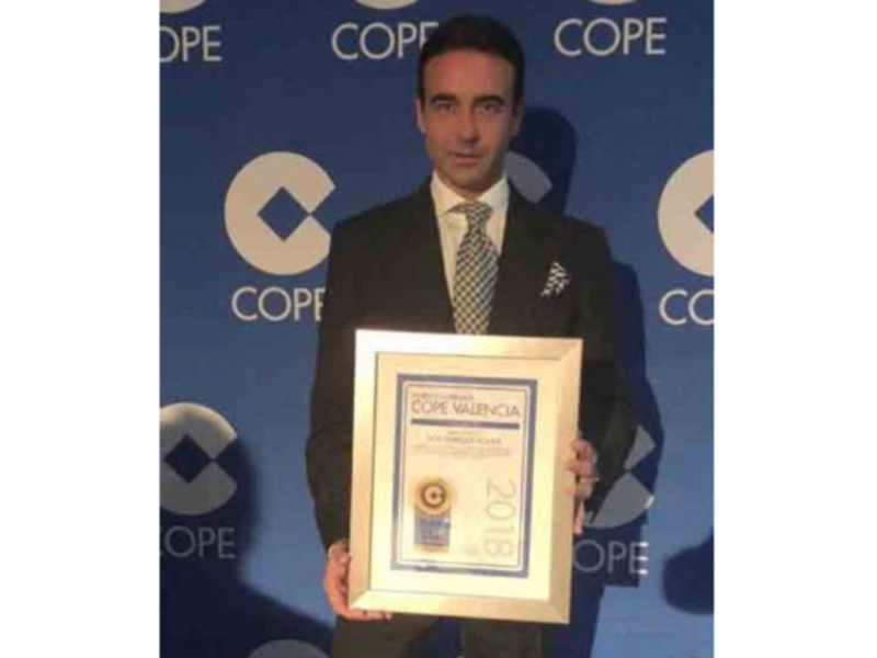 Enrique Ponce recoge el Premio Popular de Cope Valencia