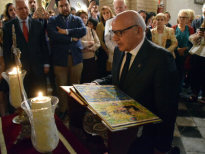 Manuel Ales Pérez jura su Cargo como hermano Mayor del Carmen de Santa Ana.
