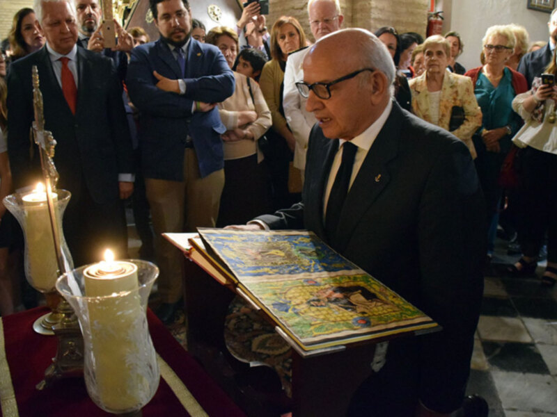 Manuel Ales Pérez jura su Cargo como hermano Mayor del Carmen de Santa Ana.