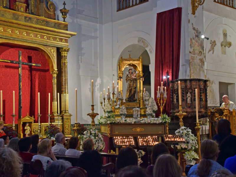 San Antonio bendijo a la feligresía del barrio de San Vicente de Sevilla.