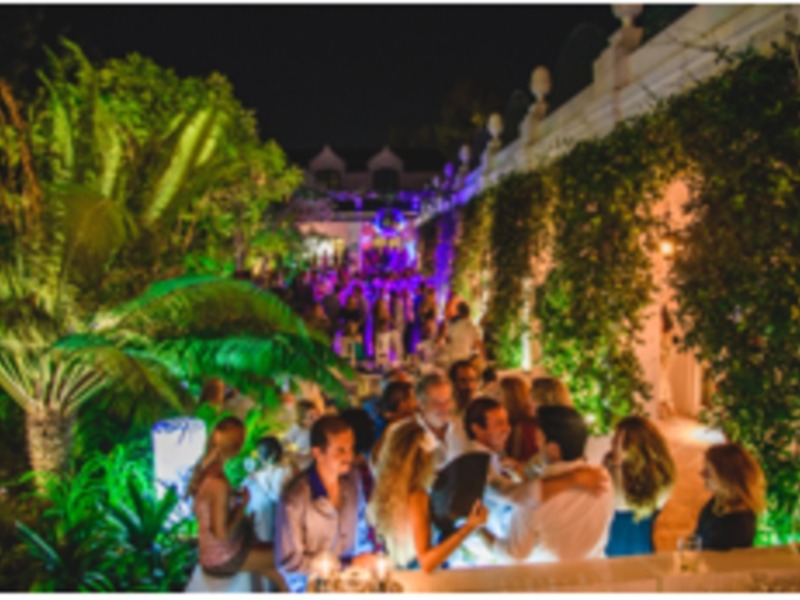 Con la llegada de la época estival, Marbella Club Hotel · Golf Resort & Spa vuelve a brillar gracias a sus fiestas de El Patio