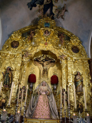 La  madre de Dios vestida en Alcalá del Rio en tiempo ordinario.