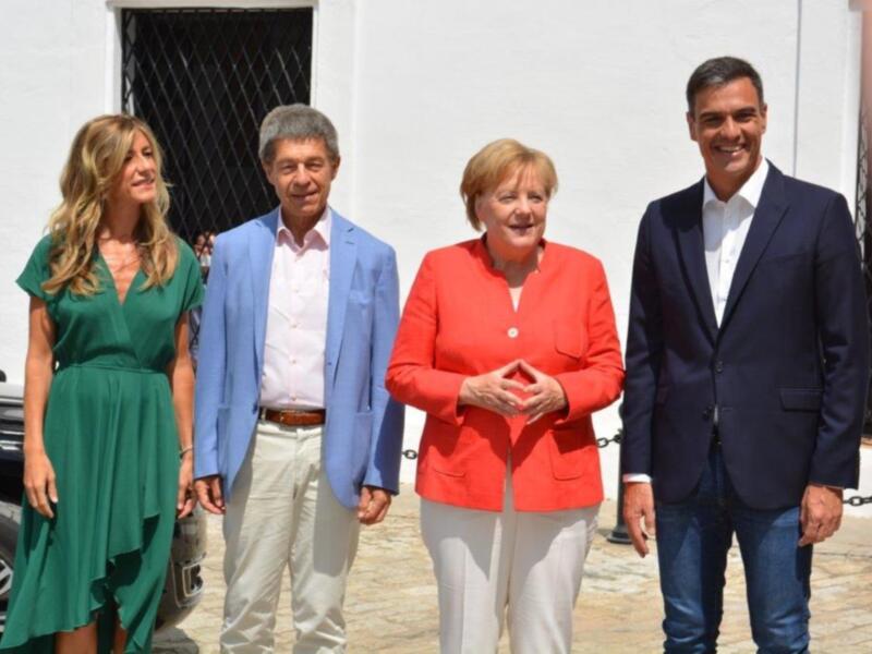 El Presidente del gobierno, Pedro Sánchez, y su esposa, Begoña se convirtieron en anfitriones de la canciller Angela Merkel y su marido Joachim Sauer