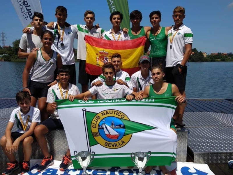El Club Náutico, campeón de la Liga Nacional de sprint de piragüismo
