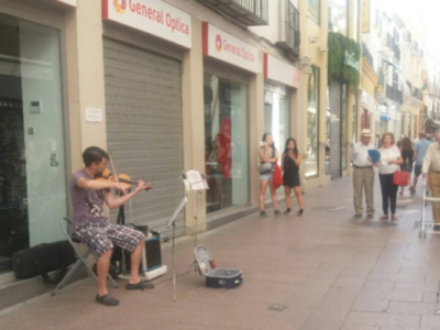 El violinista de la calle Sierpes, un deleite para los oídos.