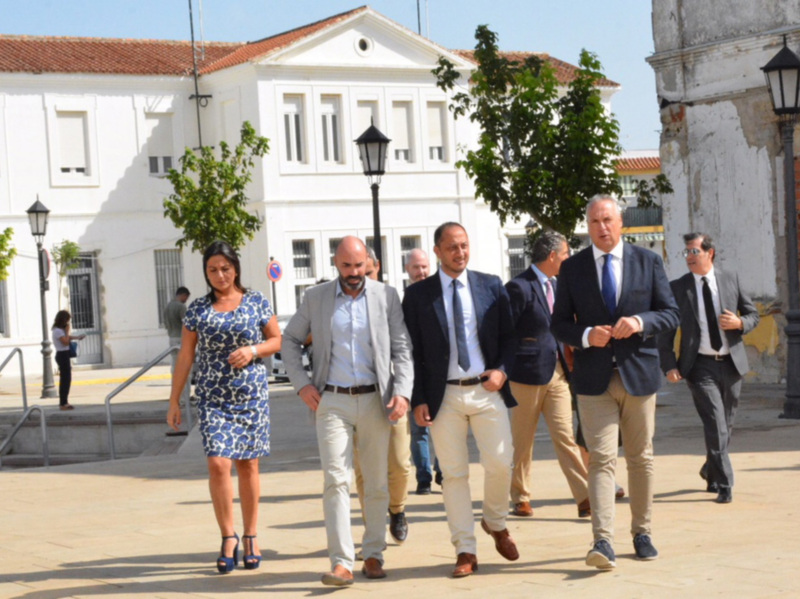 Gómez de Celis se reúne con el alcalde de San Roque para analizar los asuntos de interés para los vecinos del municipio