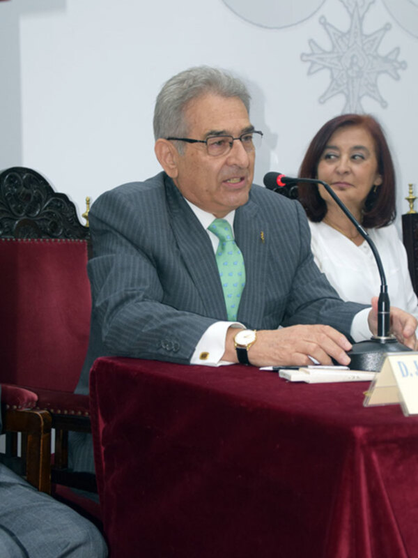 Presentación del libro “La procesión de un torero” por el profesor Rafael  de Lara García.