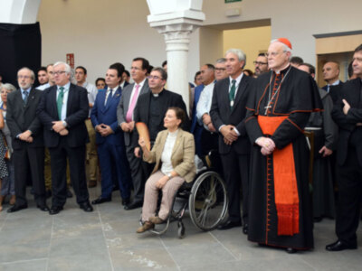 Inaugurado la exposición “Iuxta Crucem”: tesoro escondido de hermandades de la Vera-cruz y la exhibición internacional “Medallas, Cruces, Fotografía y