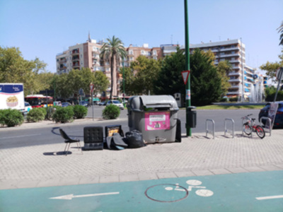 El Ayuntamiento de Sevilla tiene un servicio gratuito de retirada de muebles y enseres.