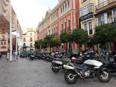 En un futuro no muy lejano, los centros de las ciudades se pueden convertir en espacios muertos, deshabitados y devaluados.