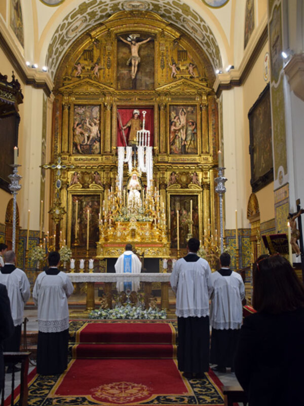Por derribo de la Parroquia de San Miguel, traslado de la Soledad al Templo de San Lorenzo.