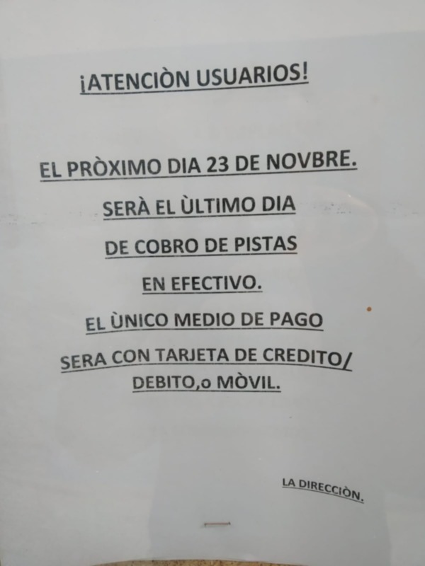 Ciudadanos Chipiona acusa al gobierno del PP de querer vaciar las pistas deportivas municipales eliminando el alquiler con pago en efectivo