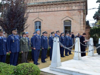El capellán de tablada rezó unas preces  por el alma de los difuntos militares.