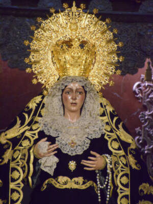 La Esperanza Macarena de luto en noviembre.
