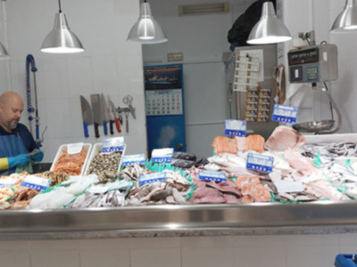 Las especies urbanas en extinción, el pescadero, el frutero, el panadero, el mecánico, el comerciante.....