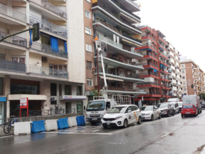 El Ayuntamiento de Sevilla comienza la instalación del alumbrado en las calles